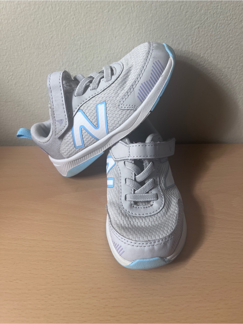 New Balance 545 Girls Size 7 Kids Shoes Gray Light Purple DynaSoft PT545LG1
